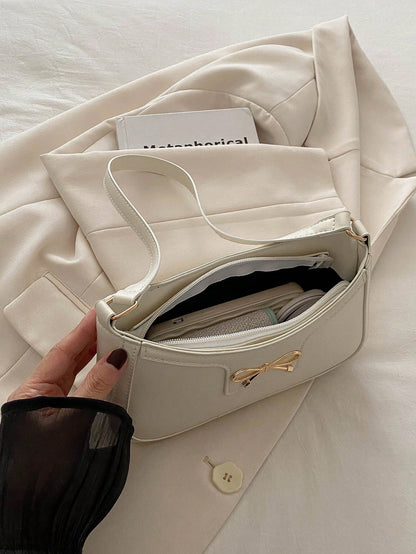 Clara | Crescent Shoulder Bag i Trendig Solid Färg