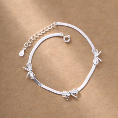 Bow Charm | Elegant Armband med Söt Rosett