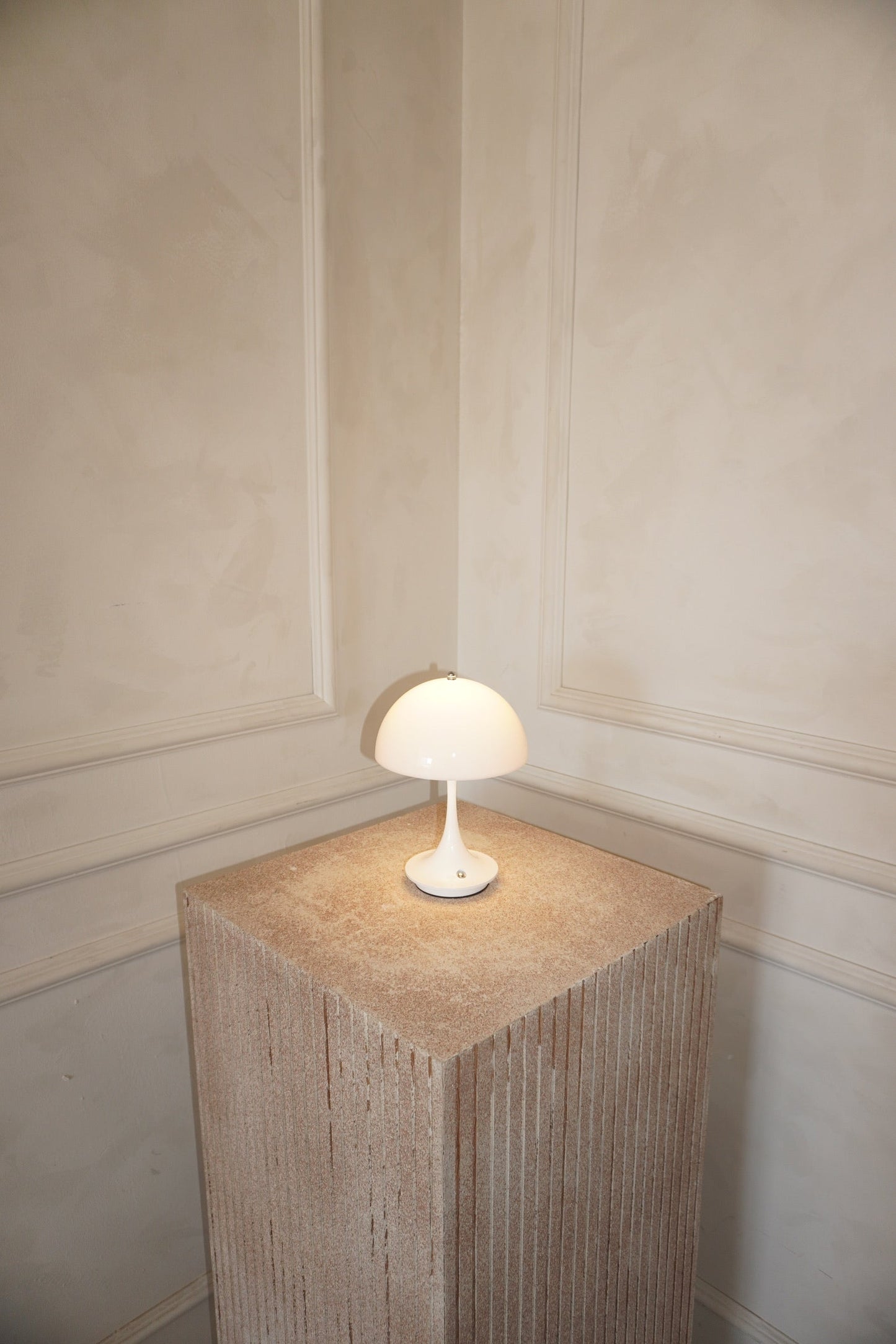 SleekLuxe Bordslampa - Elegant Design med Justerbar Belysning