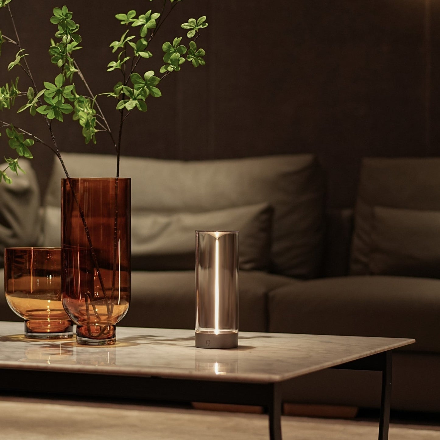 Luxura | Elegant Bordslampa med Neonljus