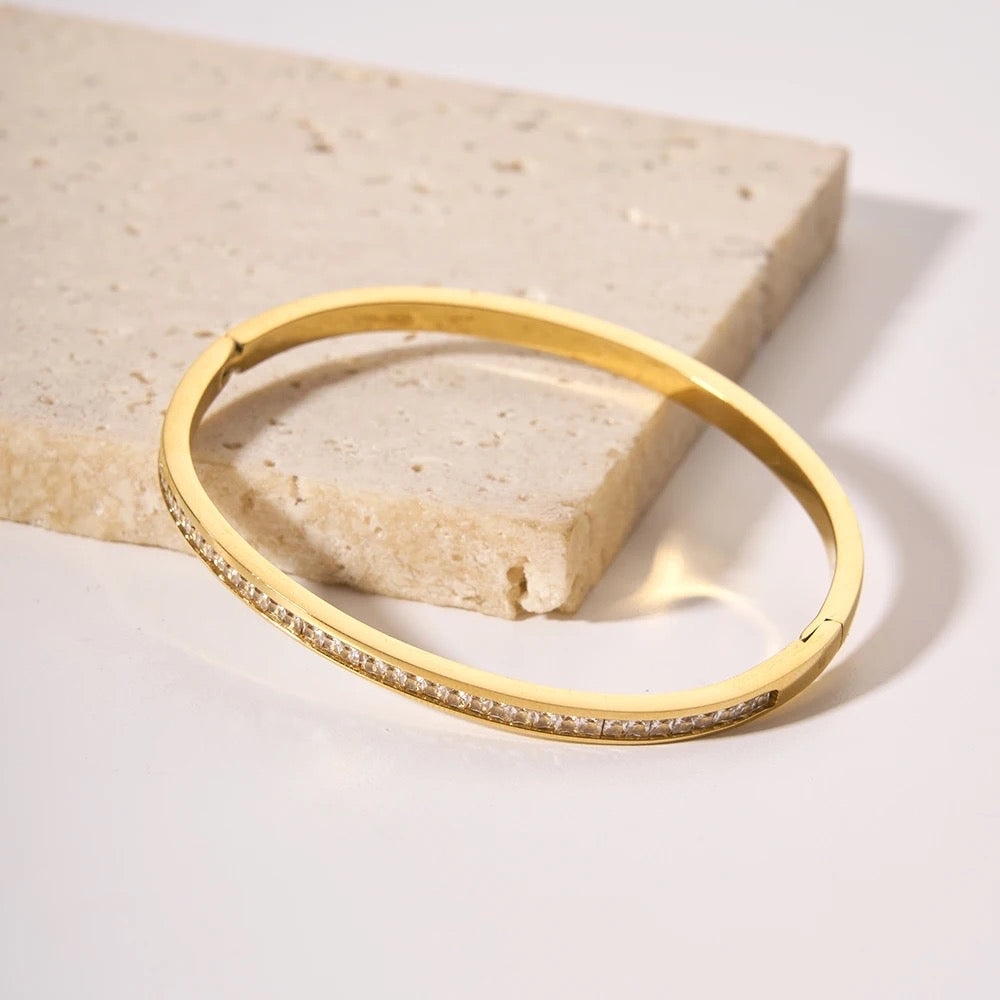 Stone Elegance | Klassisk Armring med Naturlig Sten