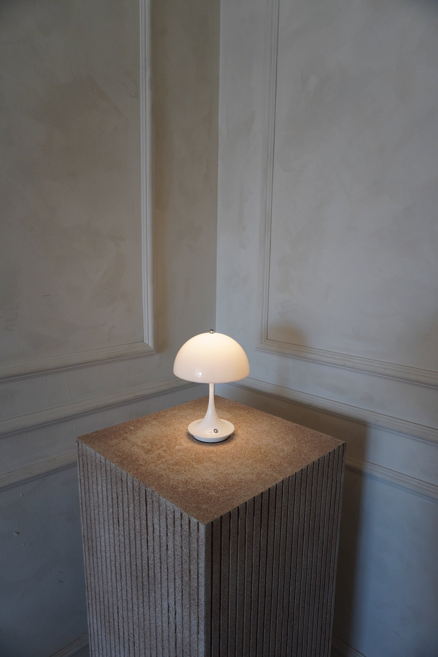 SleekLuxe Bordslampa - Elegant Design med Justerbar Belysning