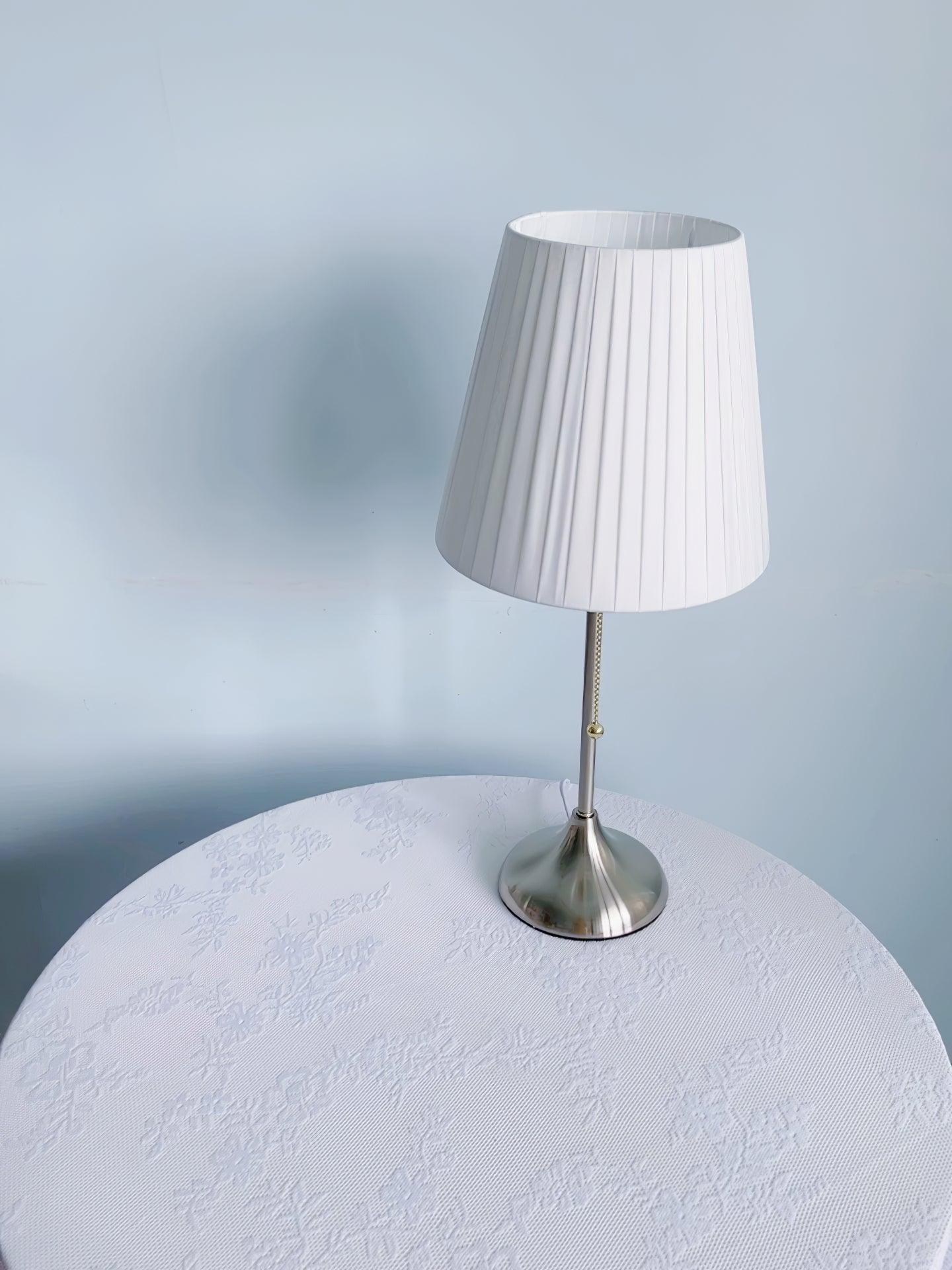 StilrenSkugga Bordslampa | Modern Belysning med Elegant Lampkåpa