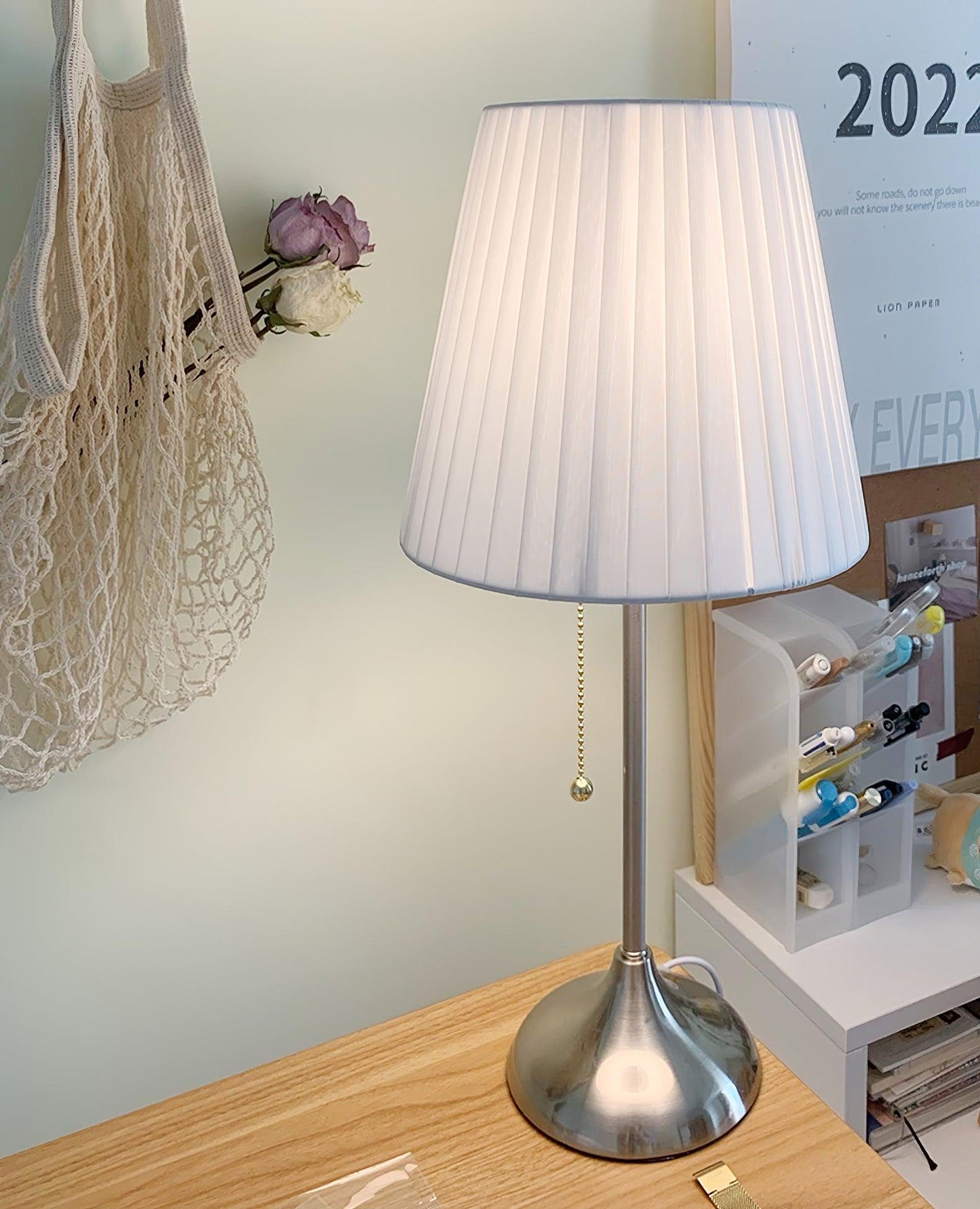 StilrenSkugga Bordslampa | Modern Belysning med Elegant Lampkåpa