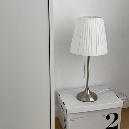 StilrenSkugga Bordslampa | Modern Belysning med Elegant Lampkåpa