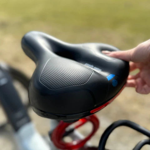 Vadderad detalj på ergonomisk cykelsadel