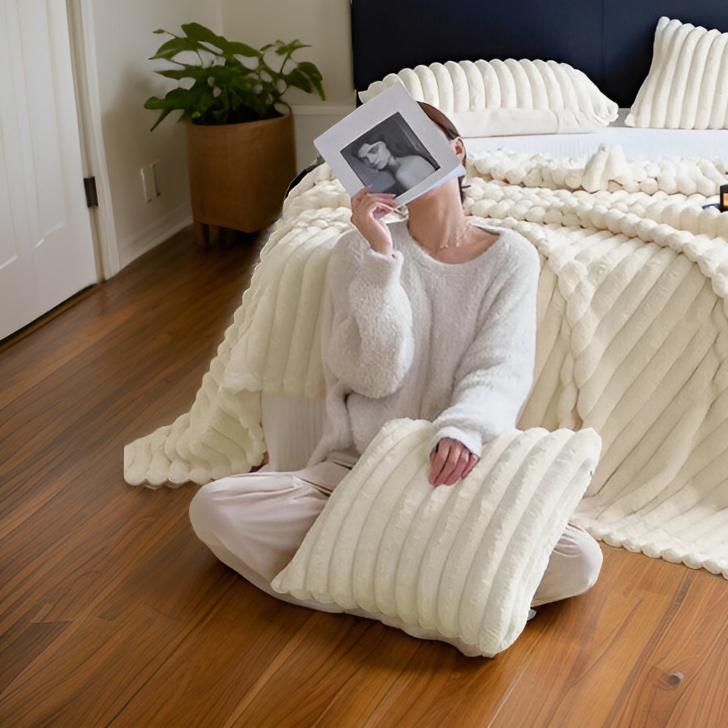 Snuggio | Cosy Fleece Blanket for Ultimate Comfort & Relaxation