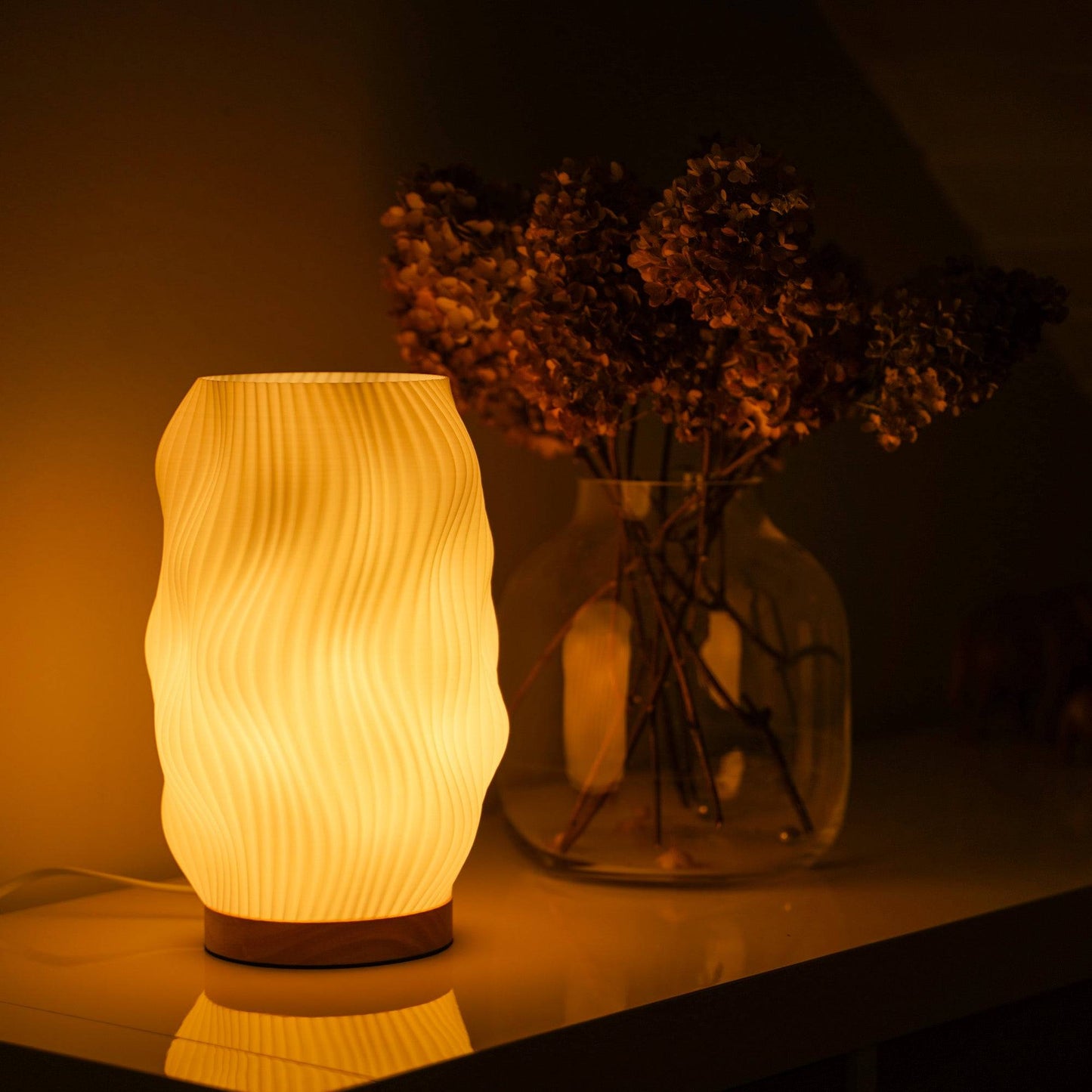 FlowLight | Elegant Bordslampa med Mjuk Belysningsflöde