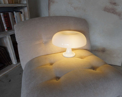 MushroomGlow Bordslampa | Innovativ Design med Bred Paddenstolskupa - Lyxig och Elegant Belysning