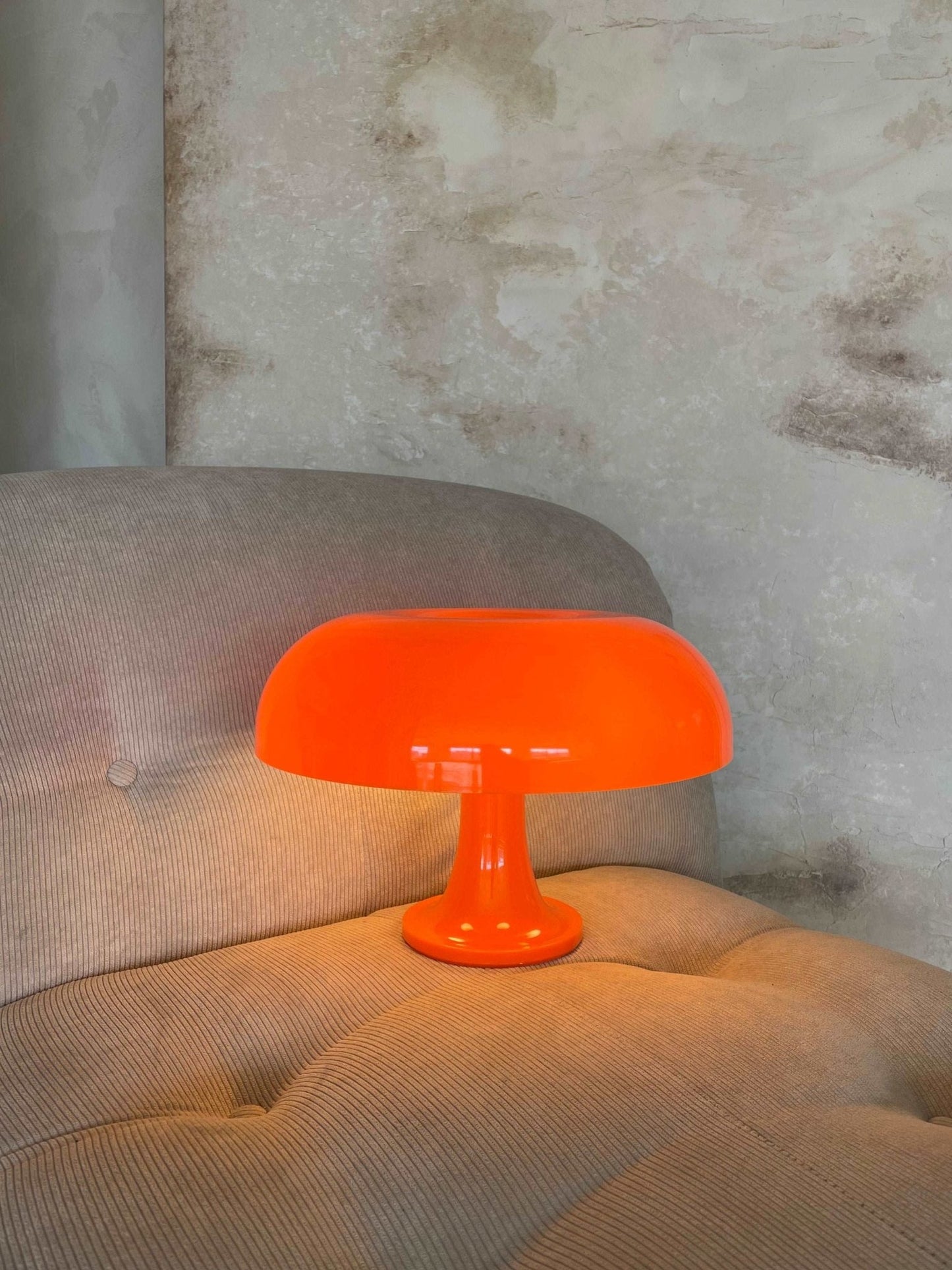 MushroomGlow Bordslampa | Innovativ Design med Bred Paddenstolskupa - Lyxig och Elegant Belysning